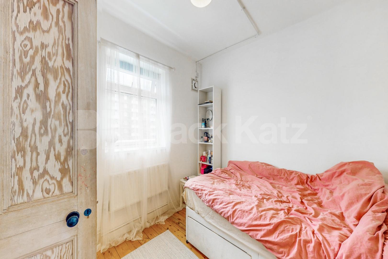 Charming three bedroomed apartment Congreve street, Elephant and Castle